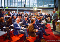 A well-attended lecture by Jos Looije