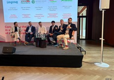 A panel discussion led by Michael Barker with Roland Sweijen (Limgroup), Jan van Anken (Flevo Berry), Yuki Otsuka (Miyoshi Group), Teunis Sikma (Fresh Forward Breeding) and Alfonso Lopez (Planasa) on breeding