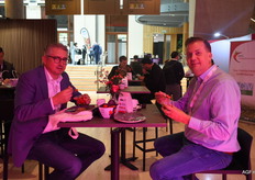 Ruud Matthijssen (Rabobank) decided to have a quick lunch with Marcel Biemans of Coöperatie Hoogstraten