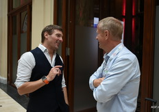 Matthew Griffin (311 Institute) talks to Teunis Sikma of Fresh Forward Breeding just after his presentation