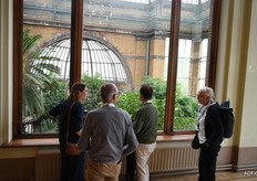 Once one stepped out of the auditorium, one could take a look at the Aviary of the Antwerp Zoo