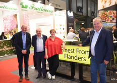 Maarten De Moor (LAVA), Dirk Van den Plas (Coöperatie Hoogstraten and recently chairman of the VBT), Nele Van Avermaet (VLAM) and Luc Vanoirbeek (VBT) proudly display the VLAM pavilion