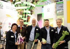 Danielle Bruin, John Schmidt, Joris Ursem, Jan Jonk and Vincent Kuijvenhoven of Bejo with the new Red Power pointed cabbage