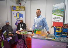 Soliman Masaoudi with Russell IPM explaining to customers the benefits of insect monitoring.