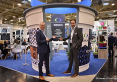 Kees Waqué and Jan Willem Wieringa of Desch welcome us to the large container where the recycling principle of their pots is explained.