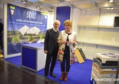 Bernhard le Plaisier and Sandrine Quenea with SPID trays