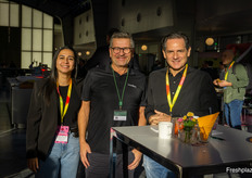 Daniela Aguirre and Roberto Latorre, Gloria Agro Foods, with in the middle Jens Staben, Ingleby Denmark