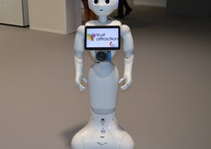 The Fruit Attraction robot was a popular companion for selfies.