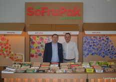 Adam Sikorski (l), head of the Polish packaging company SoFruPak, is a permanent exhibitor at expoSE and offers a broad portfolio of sustainable tray packaging.