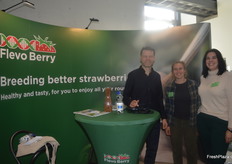 The two ladies from AgriRePlas visiting the Flevoberry stand.