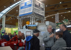 Thomas Hermeler from HMF Hermeler in dialogue with some interested parties.