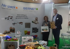 A few months ago, hk-Pack took over the Mannheim-based company Gernet, which specialises in printed carrier bags and other packaging materials. In the picture: Sabine Kleemeier and Benjamin Wegner.