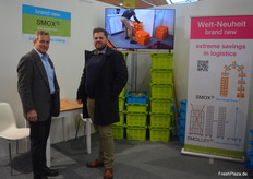 Uwe Koch (left) is the developer of the nestable transport boxes called SMOX. He spoke with Andreas Hagemeier from Barku Kunststofftechnik, among others.