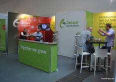 Exchange of information at the stand of plant propagator Genson.