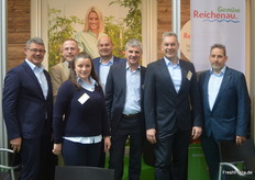 The staff of Reichenau-Gemüse eG with Managing Director Johannes Bliestle (2nd from right) and Deputy Managing Director Christian Müller (3rd from right).