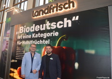 Carsten Knodt (Vitarom) and Labinot Elshani (Landfrisch AG) at the stand of the growing growers' cooperative based in Bergheim. The company recently announced the commissioning of a new organic greenhouse in Straelen.