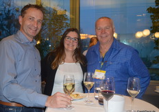 Market gardener Thomas Wyssa (r) in conversation with two colleagues from Geiser Agro.