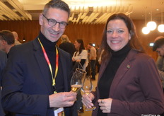 André Oehen (Bachmann AG) and Kathrin Kuske (DP World) round off the second day of the fair in a good mood.