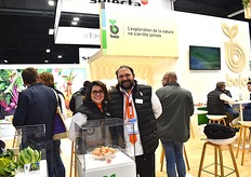 Lucie Cauneau and Franck Alegri on the Bejo stand
