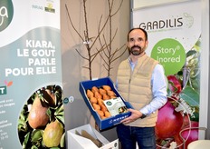 François Chevalier, with the Kiara pear (awarded a SIVAL d'or) on the Gradilis stand
