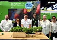 The Planasa team with the new Demoiselle® strawberry variety, awarded a SIVAL d'Or