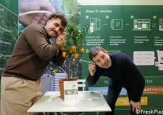 Agronomist Giacomo Anteghini and Prof. Fausto Panizzolo render plastically the concept on which PlantVoice is based: listening to the plant's needs directly from sensors connected to it. PlantVoice in fact offers an advanced precision farming solution based on a biocompatible sensor that, inserted directly into the plant's stem, analyses its sap in real time like a real 'plant electrocardiogram'. Thanks to artificial intelligence, the system detects water stress and disease early, allowing farmers to intervene promptly, improve crop quality and save up to 40 per cent of water and fertiliser