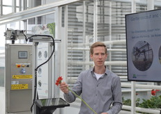 Jos Ruizendaal of the WUR gave a presentation on automation in gerbera cultivation for both monitoring and harvesting. At this moment, the WUR is working with a machine builder to work with the robot towards commercialisation.