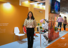 NanJing New-High JingWei Electric makes light fixtures. Mostly used in greenhouses, top light application . Flexible configurations are possible. On the photo is Echo Zhu.