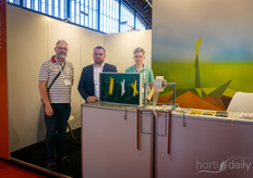 Hortum LCC: Peter Zandee, Alexander Masalygin and Matvej Zandee and their various tomato hooks