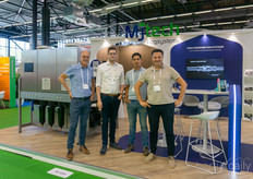 Martijn Vermeer and Ferry Schoenmakers of MJ Tech look at how colleagues Peter van den Bemd and Jurnjan van den Bremer are doing at the fair. Pretty well, actually.