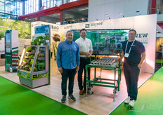 David Dobos of Blackmore supports team Ellepot: Darryn Stone and Brian Damkj