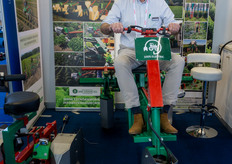 Hens Hinloopen, Gebr. Ezendam, on the all-electric equipment