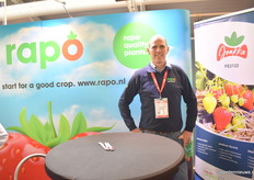 Piet Beurskens of Rapo with their new strawberry variety "Jenkka."