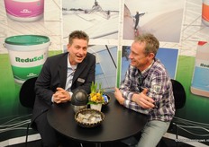 Paul van Gils (Pentakeep) with pepper grower Piet Reedijk (kwekerij De Westerschelde)