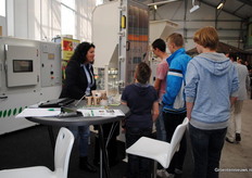 Seed Processing Holland brought no less than three machines with them. It caught enough attention from the young visitors