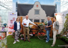 Jocelyne Commandeur and Ge Bentvelzen of ABZ Seeds in the stand with Emile Clerkx of the HAS and Yvonne van der Geest (Dicoop)