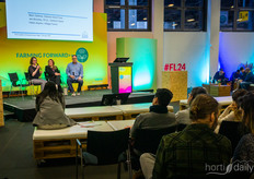 Various lectures on indoor farming, including greenhouses and vertical farms, were also held in Hall 3.1.