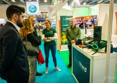 Mariska Hooijmans and Marco Snikkers from OneThird explaining how their product reduces food waste.