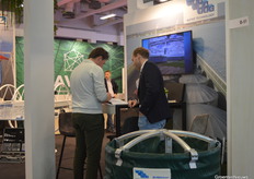 Marnix de Jong from Buwatec explains at his piece of the AVAG pavilion.