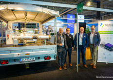 Josep Pascual, Michael Clipsham, Thomas Nagl, and Rene van Dijke from Noxcon, who have developed a solution for capturing CO2 from exhaust gases or the air. The mobile installation is the pilot unit. The advantage of their solution is that CO2 from the CHP can be captured and stored at any time, making CO2 dosing no longer dependent on the CHP. A large-scale test installation will soon be set up in the Netherlands.