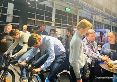 Stand: Agrolux. In Dutch, they call this 'Cycling the snot before your eyes' 