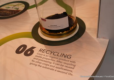 Van der Knaap markets GreenSoil. It is recycled coco substrate. It is used in mixture. It has an RHP status. Jelte Veenstra: "It is a completely circular raw material. We are very happy with this, because this is another step further in sustainability."