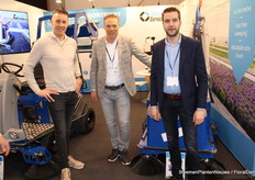 Steenks brought along the Stefix. This sweeper is equipped with extra wheels so it can be swept on both concrete and cultivation floors.Sander Zuidgeest, Wouter Steenks and Nick Groenewegen.Wouter has a big hobby besides his work: cycling. And he does so, as part of Team Westland, for a good cause (fighting cancer). Please support this cause. Monday is still possible: https://docs.google.com/forms/d/e/1FAIpQLSe9nRQIqbODJnanktQFFcG-QGxxq9Anxo_2cP6BFqteT0pLAA/viewform