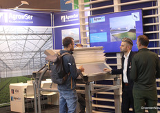 Bernardus van der Heide in conversation at the AgrowSer/VDH booth