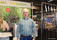 Dirk Jan Haas shows different binding systems (Hortiware)