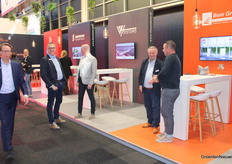 Atrium aisle with PB Techniek, Havecon, VH Systems and Bom Group.With left in the aisle Lucas van 't Hof of HortiContact