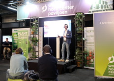 Presentations at the World Horti Center pavilion, here by Sven Duijvestijn (Artechno Growsystems) on AVF+ Young Plants.