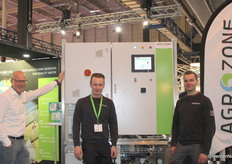 Werner van Mullekom (Agrozone) took a photo with two colleagues.