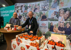 Wim Geerts, Berry Farming, visits Peter Rombouts, Cooperatie Hoogstraten, with delicious Sonata strawberries on the stand.