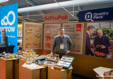 Adam Sirkoski, SoFruPak, showcases various plastic-free packaging options